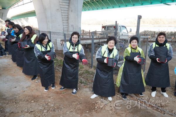 [크기변환]20231130 용인특례시의회, 소외계층과 따뜻한 나눔으로 함께하는 사랑의 연탄나눔 봉사(3).jpg
