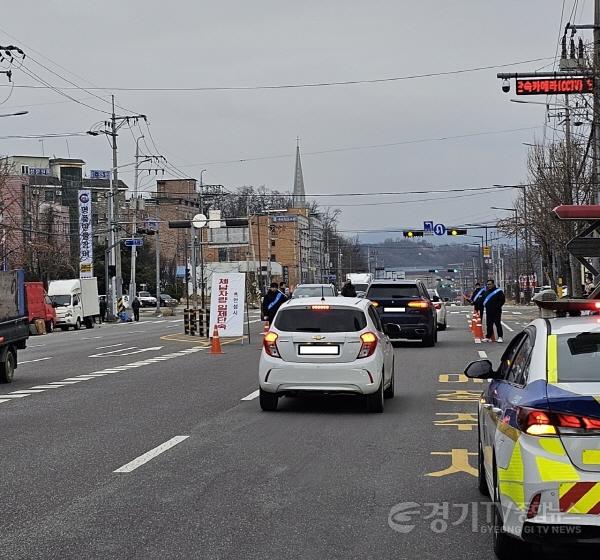 [크기변환]3.체납액 징수 총력(단속사진).jpg