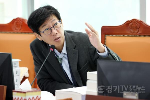 [크기변환]231130 국중범 의원, 의회운영위원회 예산심의에서 경기도 홍보대사 적극 활용 주문.jpg