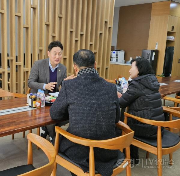 [크기변환]231130_경기도의회 오석규 의원. “의정부시 의용소방대 지원 정책 면밀히 챙길 것”.jpg