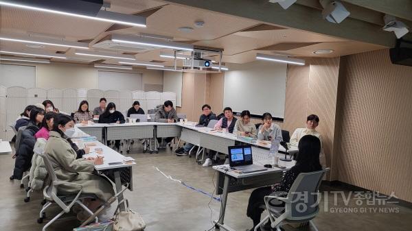 [크기변환]6-2 평택시 아파트공동체 지도자와 자립 청년의 따뜻한 만남.jpg