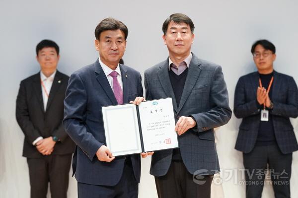 [크기변환]경기도 기업SOS대상 평가 최우수상 수상- 12월 5일 게재.jpg
