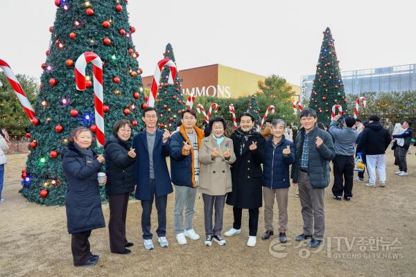 [크기변환]김경희 이천시장, 모가면 시몬스테라스 크리스마스마켓 방문 (2).jpg