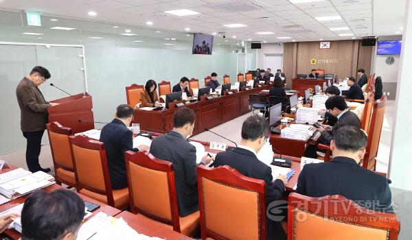 [크기변환]231204 의회운영위원회, 2024년도 예산안 수정의결.JPG.jpg