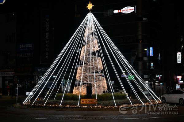 [크기변환]01 양평군, 연말연시 성탄트리 거리조명 군청사 경관조명 점등식(3).jpg