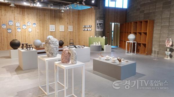 [크기변환](사진자료2) 경기도자미술관 창작공방 1층_전시 및 교육 공간 전경.JPG