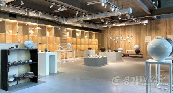 [크기변환](사진자료1) 경기도자미술관 창작공방 1층_전시 및 교육 공간 전경.jpg