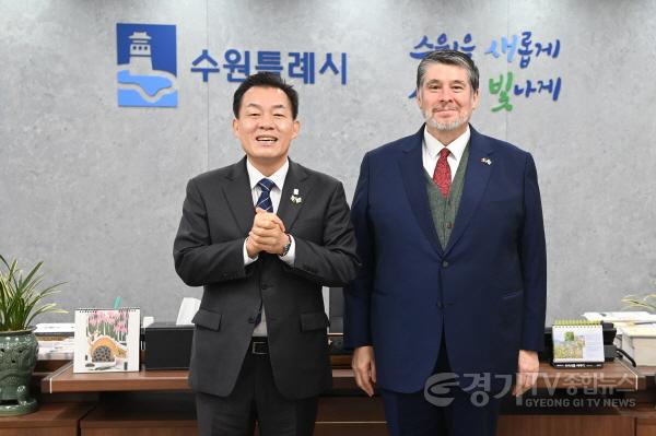 [크기변환]1-2.이재준 수원특례시장,카를로스 페냐피엘 소토 주한 멕시코 대사 접견.jpg