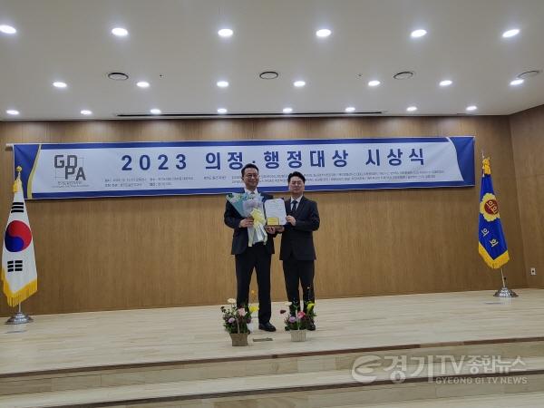 [크기변환]백현종.시상식2 (1).jpg