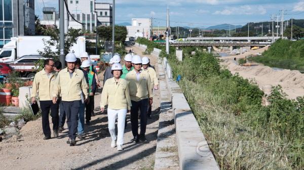 [크기변환]1-2.여름철 자연 재난 종합평가 전국 1위(현장 확인).JPG