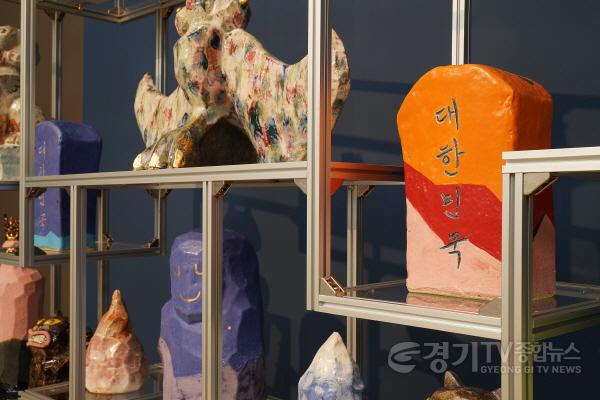 [크기변환](사진자료3) 2021 경기세계도자비엔날레 레지던시 상 수상작가_오제성(Jeisung Oh)_다보각경도(Cabinet of curiosities)_2020.jpg