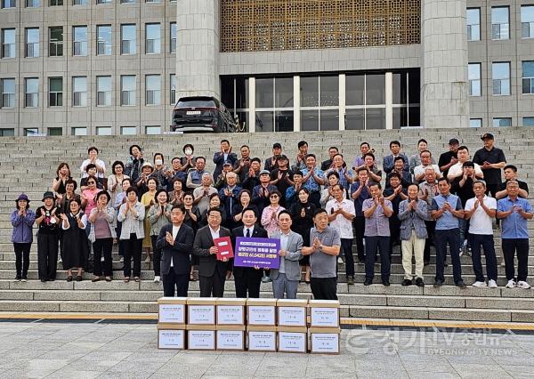 [크기변환]01 서울-양평 고속도로 추진 재개를 위한 군민 6만명 서명부 제출.jpg