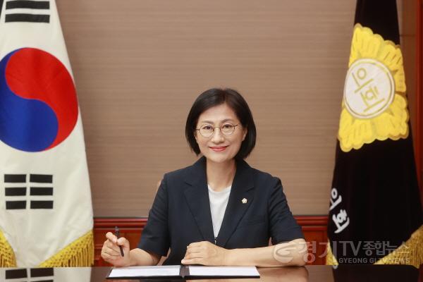 [크기변환]20220704 의장님 프로필 촬영 완성본 (7).jpg