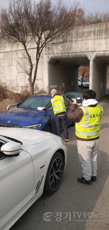 [크기변환]5. 용인특례시가 내년부터 불법주정차 단속 시간은 오후 7시에서 오후 9시로 연장한다.jpg
