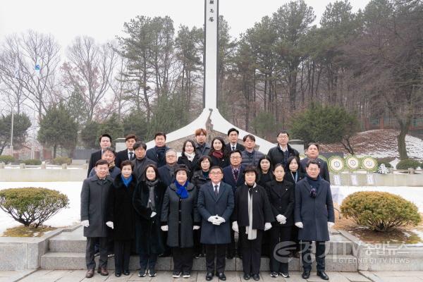[크기변환]20210102 용인특례시의회, 현충탑 참배로 새해 일정 시작(1).jpg