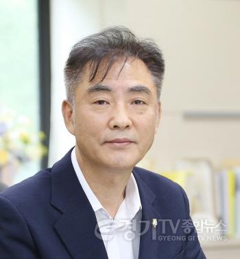 [크기변환]이길호 제9대 군포시의회 (전반기)의장.JPG