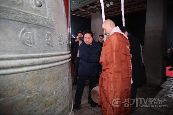 [크기변환](0102)[문화관광과]주광덕 남양주시장, 희망찬 2024년 새해맞이 타종식 참석(사진3).jpg