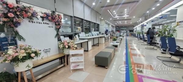 [크기변환]8. 민원인들을 위해 새 단장을 한 기흥구청 민원실 내부.jpeg
