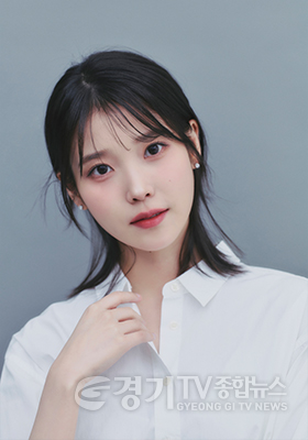 01 아이유.png