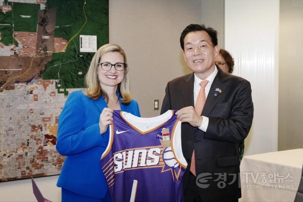 [크기변환]1-2.피닉스시 방문한 이재준 수원특례시장, “바이오산업 육성 사례 공유하자”제안.jpg