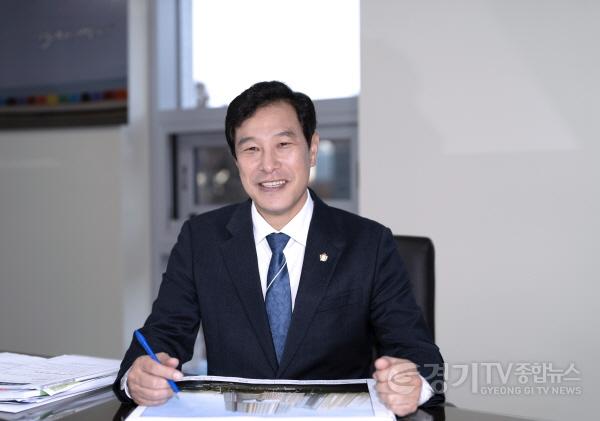 [크기변환][사진자료] 하남시의회 강성삼 의장(사진_하남시의회 제공).jpg