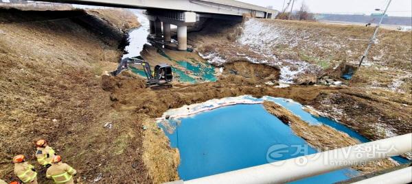 [크기변환]240117 평택(의회) 평택시의회, 평택 하천 수질오염대응 관련 특별재난지역 선포 건의 성명서 발표 (2).jpeg