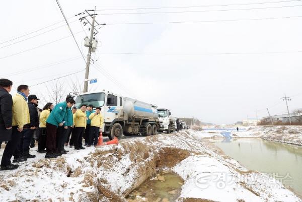 [크기변환]화성·평택 하천 수질오염 현장점검(1).JPG