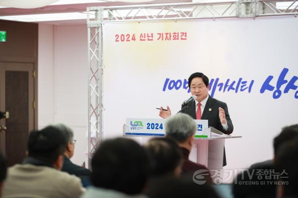 [크기변환](0123)[홍보담당관]남양주시, 2024 신년 기자회견 개최...주광덕 시장 100만 메가시티 상상 현실로 미래형 자족도시 만들겠다(사진3).jpg