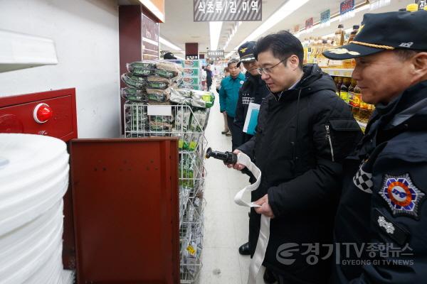 [크기변환]전통시장, 한파쉼터 등 화재예방 현장점검(1). (1).jpg