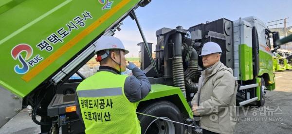 [크기변환]이미지(도로분진흡입차 현장점검).jpg