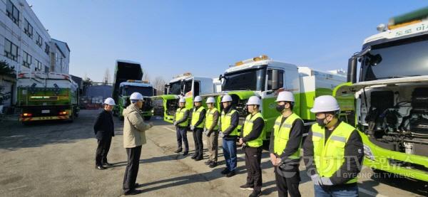 [크기변환]이미지2(도로분진흡입차 현장점검).jpg