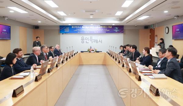 [크기변환]7-4. 2일 용인특례시와 미국 텍사스주 윌리엄슨 카운티가 반도체 산업을 비롯한 미래산업 발전을 위해 우호 교류 의향서를 교환했다..jpg