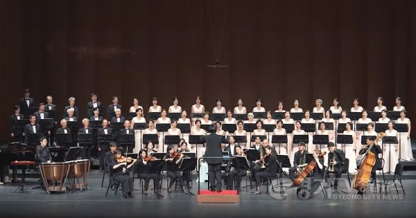 [크기변환]2-2. 용인시민합창단 공연모습.png