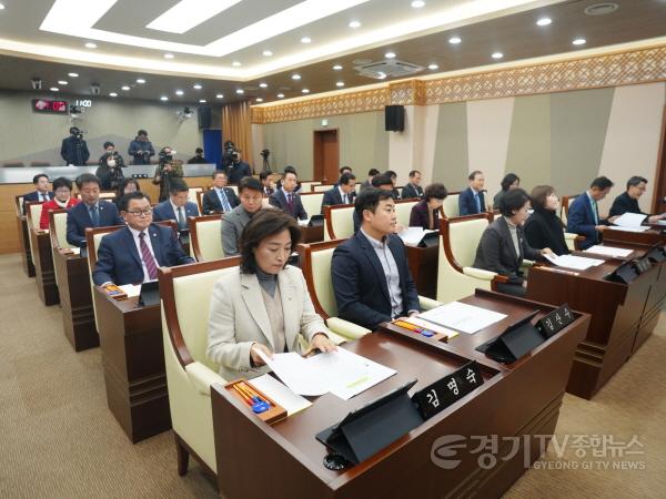 [크기변환]240205 평택시의회, 제244회 임시회 폐회 (2).JPG