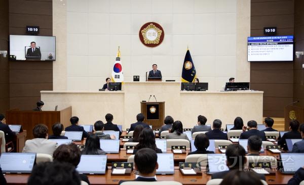 [크기변환]20240206 제279회 임시회 제2차 본회의(1).jpg