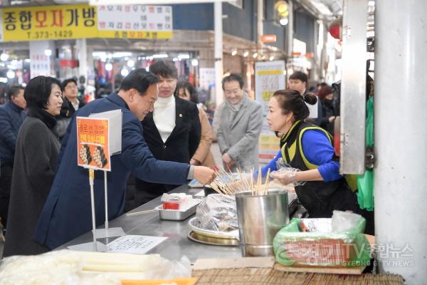 [크기변환]1-4 오산시, 설맞이 전통시장 장보기 행사로 민생현장 소통.JPG