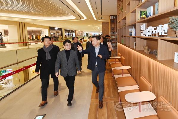 [크기변환]2-1. 황인국 수원시 제2부시장, 스타필드 수원 현장점검.jpg