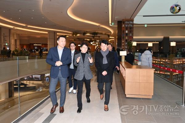 [크기변환]2-2. 황인국 수원시 제2부시장, 스타필드 수원 현장점검.jpg
