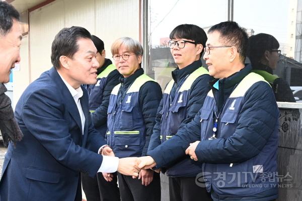 [크기변환]이재준 수원시장,가사홈서비스 현장 실무원 격려(2).jpg