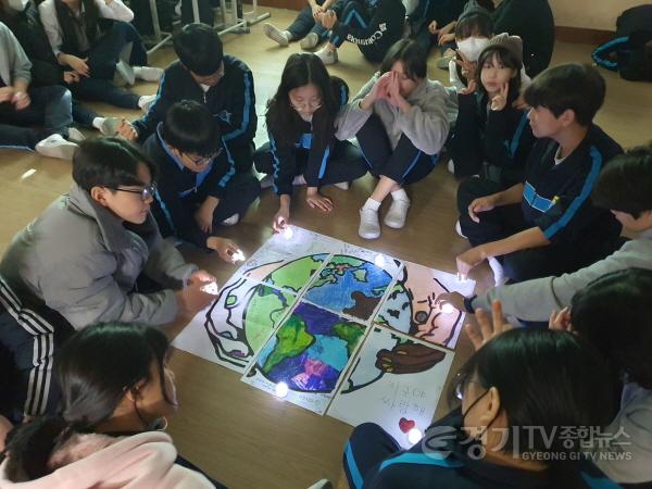 [크기변환]6-1. 용인특례시 기흥구 동백중학교에서 학생들이 환경캠프 활동을 하고 있다..jpg