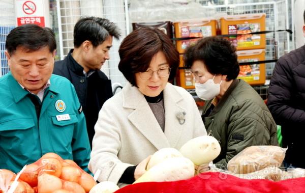 [크기변환]1.설 명절 맞이 전통시장 장보기 행사(2).jpg