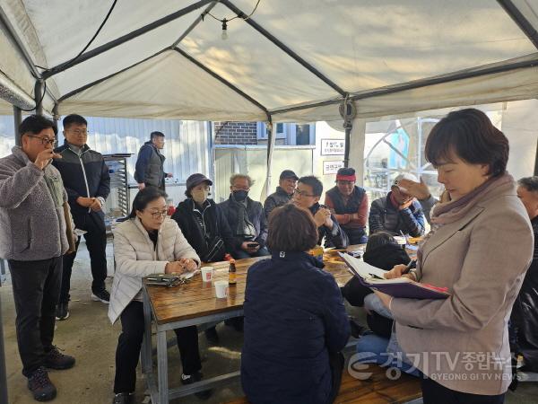 [크기변환]1. 수원시 새빛민원실 베테랑팀장들, 광교산 기슭 하광교동 도시가스 배관공사 민원 해결했다.jpg