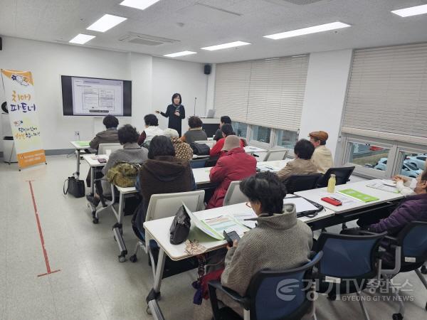 [크기변환]02-치매환자와 가족을 배려하는 따뜻한 동반자.-치매파트너 교육.jpg