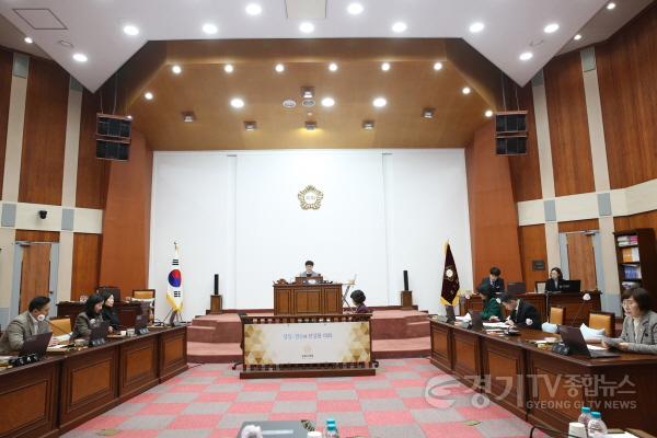 [크기변환]군포시의회 행정사무감사특별위원회(20240220).JPG