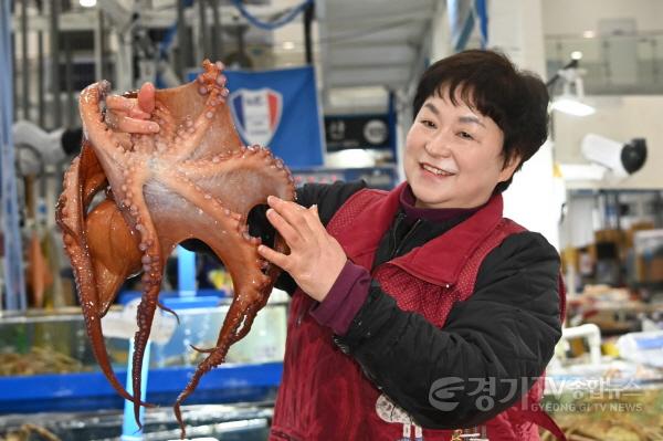 [크기변환]1-5 “신선한 농수산물이 필요하세요 수원시 농수산물도매시장으로 오세요!”.jpg