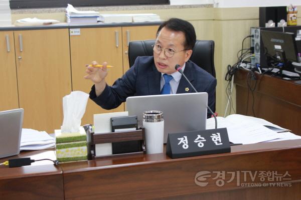 [크기변환]240221 정승현 의원, 경기도 기획조정실 업무보고서 효율적인 행정업무 개선 촉구.jpg