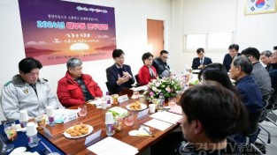 [크기변환]37.도심서 대부도 잇는 도로 확충… 접근성 높여 관광객 끌어들인다(대부동 연두방문 사진).jpeg