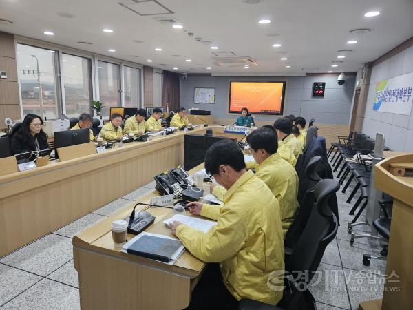 [크기변환]03-여주시 부시장 해빙기 안전점검 잰걸음2.jpg