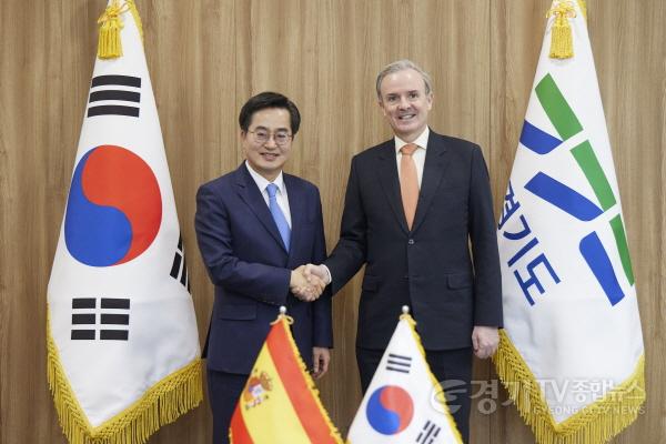 [크기변환]주한 스페인 대사 면담(1).jpg