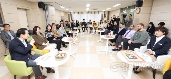 [크기변환]임태희경기도교육감이 15일 경기도교육청국제교육원을 방문한 가운데 인사말씀을 하고 있다.(사진1).jpg